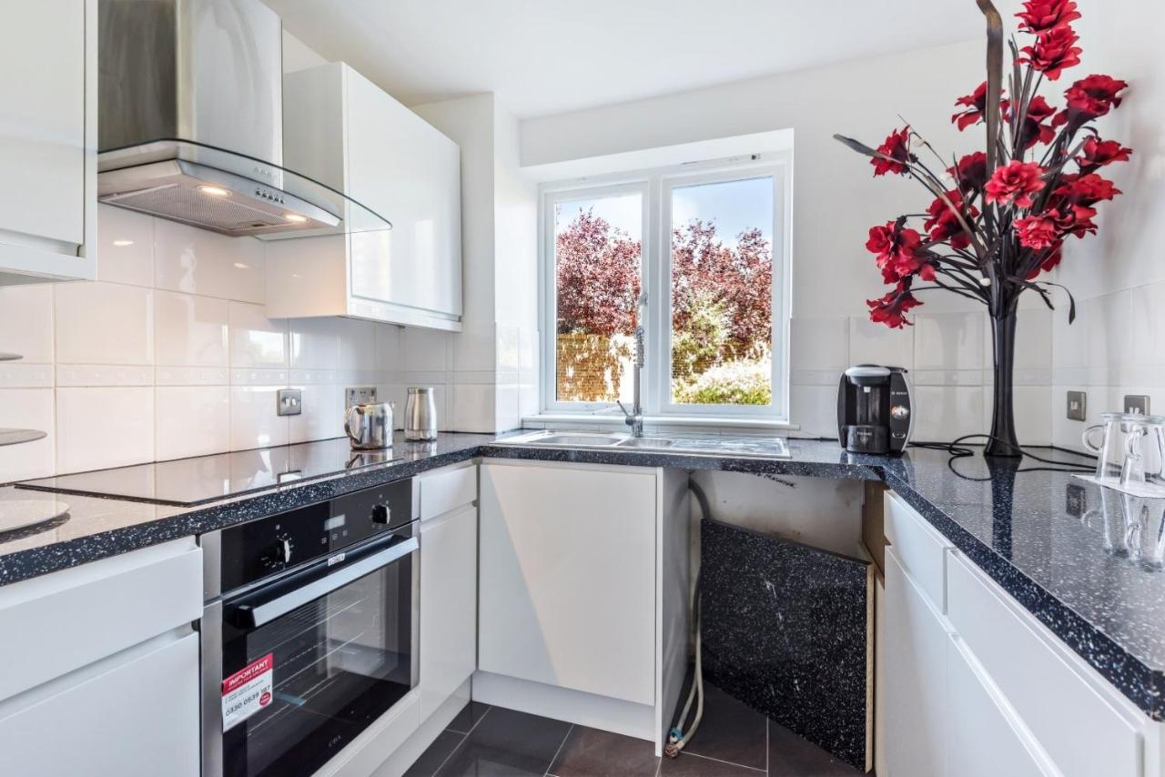 2 Bed Flat, Dedicated Workspace, Parking, 4Ktv London Luaran gambar