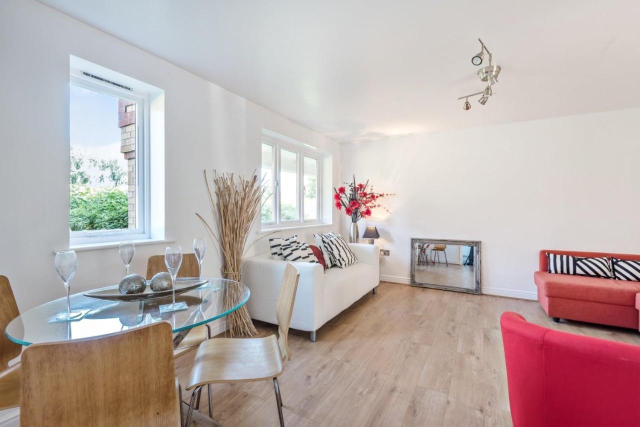 2 Bed Flat, Dedicated Workspace, Parking, 4Ktv London Luaran gambar
